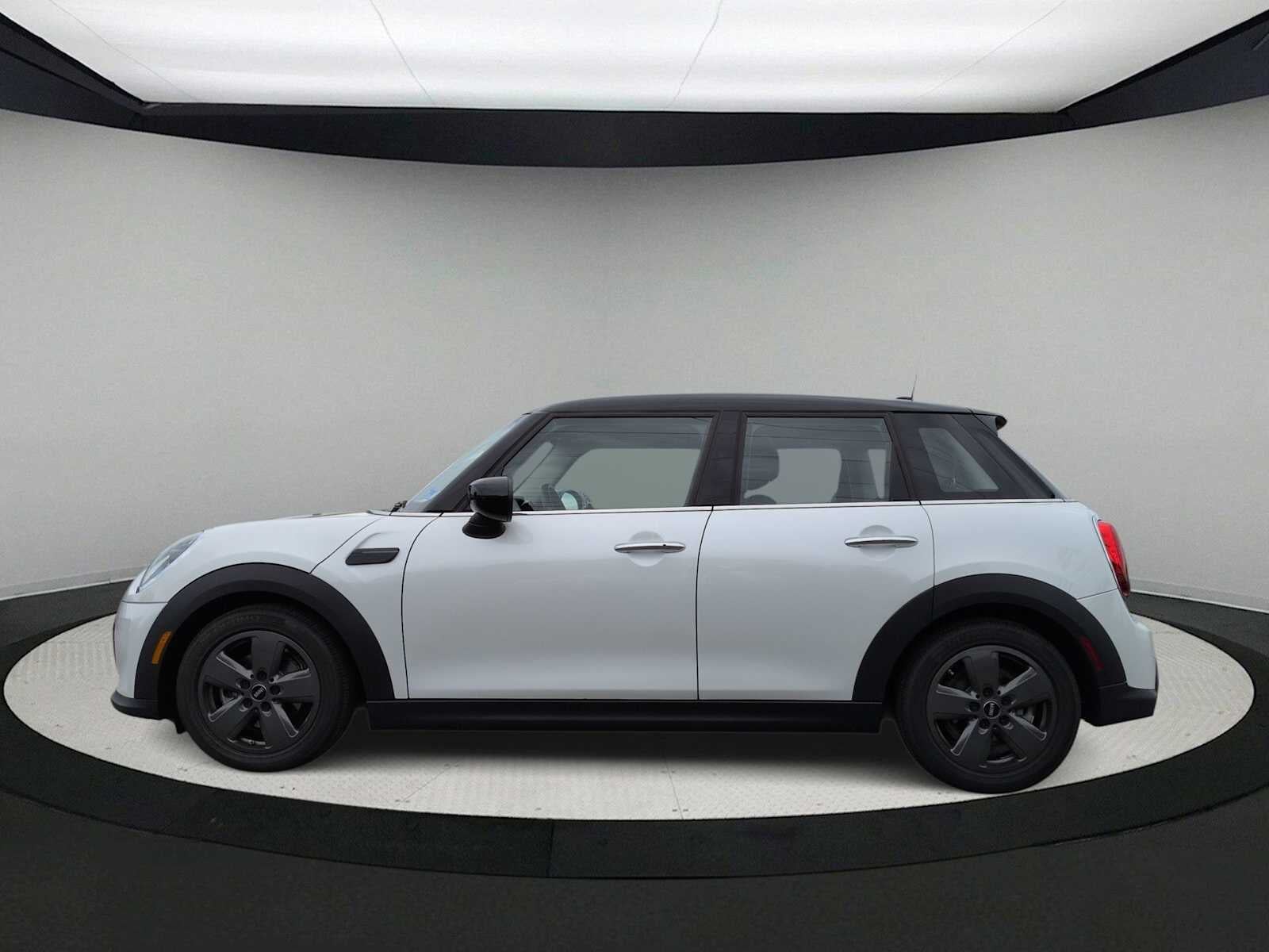 MINI Cooper de 4 puertas con techo rígido 2024