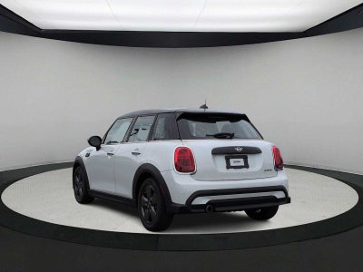 MINI Cooper de 4 puertas con techo rígido 2024