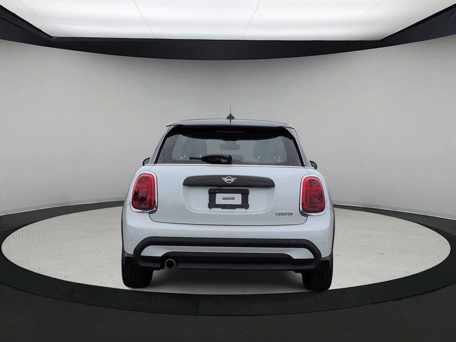MINI Cooper de 4 puertas con techo rígido 2024