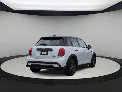 MINI Cooper de 4 puertas con techo rígido 2024