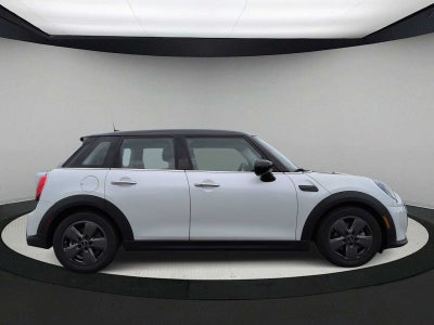 MINI Cooper de 4 puertas con techo rígido 2024