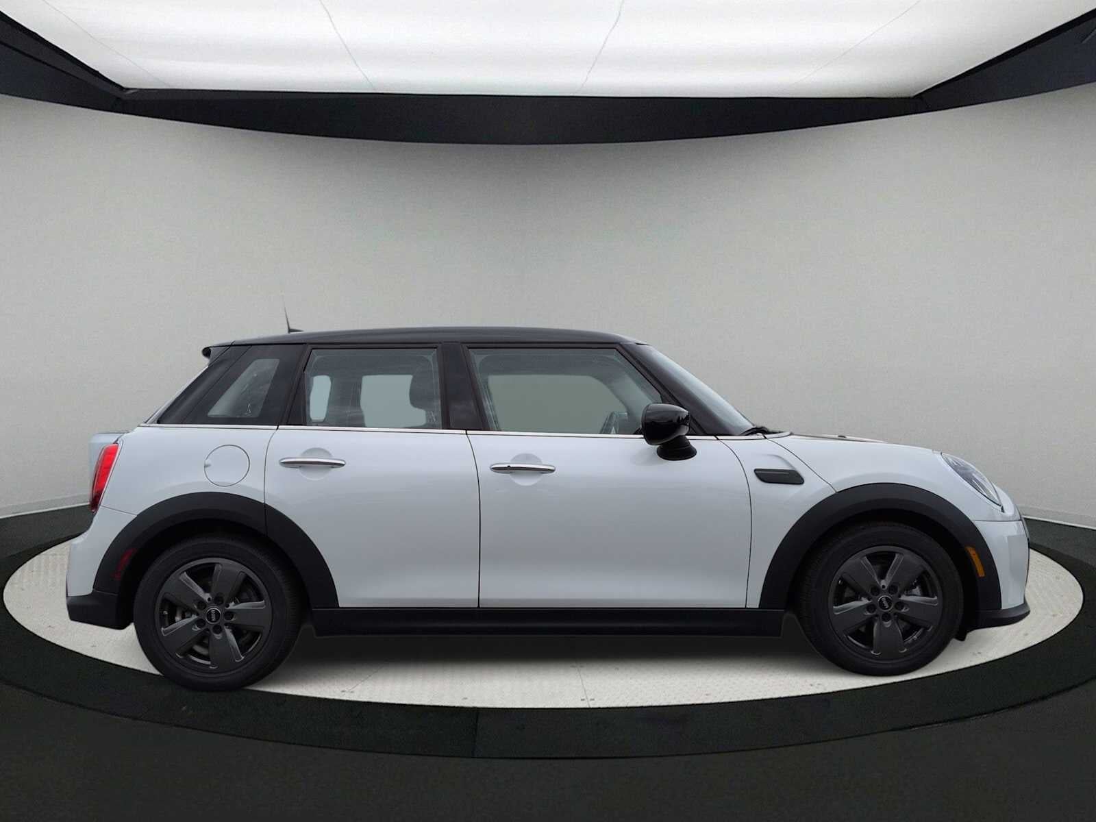 MINI Cooper de 4 puertas con techo rígido 2024