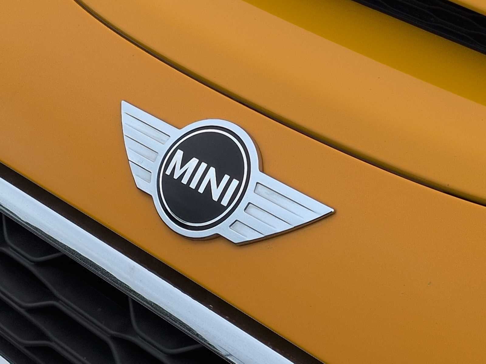 MINI Cooper S de 4 puertas con techo rígido de 2017