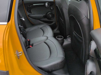 MINI Cooper S de 4 puertas con techo rígido de 2017