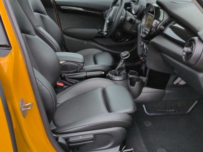 MINI Cooper S de 4 puertas con techo rígido de 2017