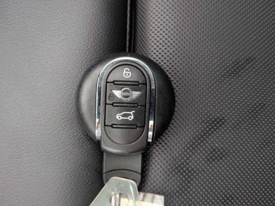 MINI Cooper S de 4 puertas con techo rígido de 2017
