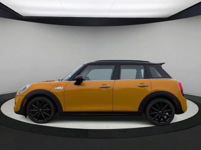 MINI Cooper S de 4 puertas con techo rígido de 2017
