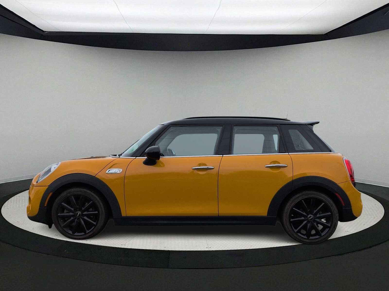 MINI Cooper S de 4 puertas con techo rígido de 2017