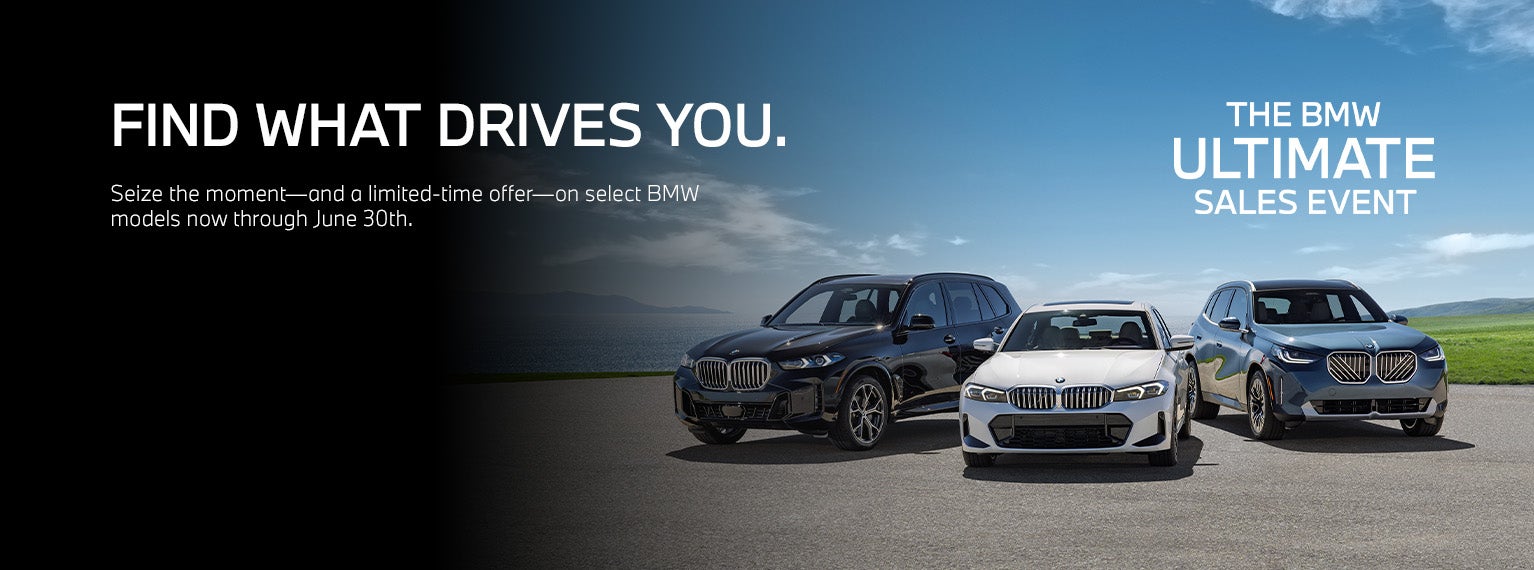 BMW X5, 330i y X3 aparcados cerca de la costa.