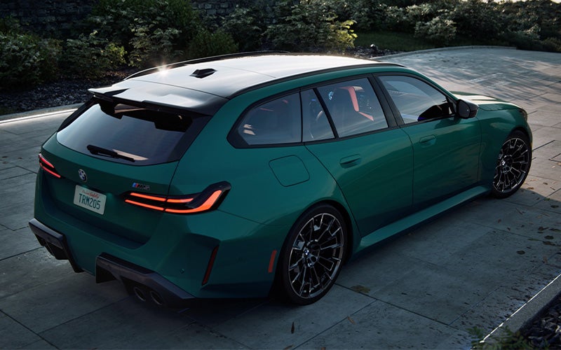 El techo panorámico sky lounge del M5 Touring. | BMW of Sterling en Sterling VA