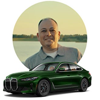 Imagen de David y su modelo BMW.