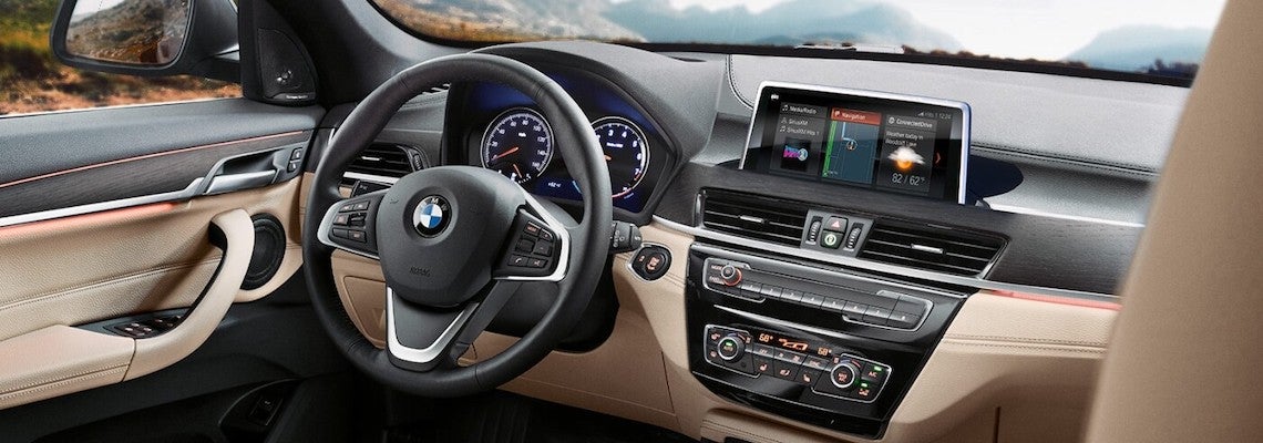 Volante y salpicadero del BMW X1 2022